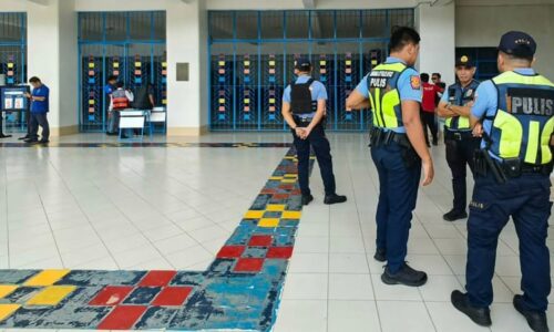 Smrtící střelba ve filipínské škole: Student zabil spolužáka i sebe. Čin mohl vysílat živě