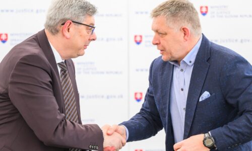 Štát zverejnil citlivé dáta, vrátane podpisových vzorov šéfov fabrík. Minister Susko posiela biznisu odkaz