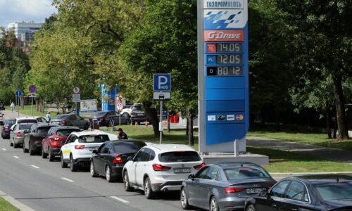 Rusko sa dočkalo benzínu z Indie. Kvôli dvojnásobnej cene však zostáva v prístavoch
