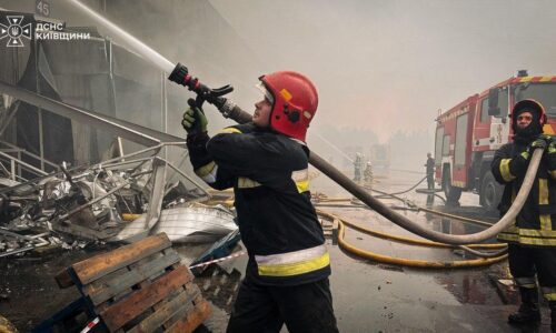 Ruské rakety v noci opäť udreli na Kyjev. Poškodili aj detskú nemocnicu, hlásia úrady