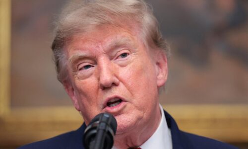 Bezprecedentná ekonomická vojna a izolácia. Trump hrozí vážnymi dôsledkami krajinám, ktoré pomáhajú Iránu