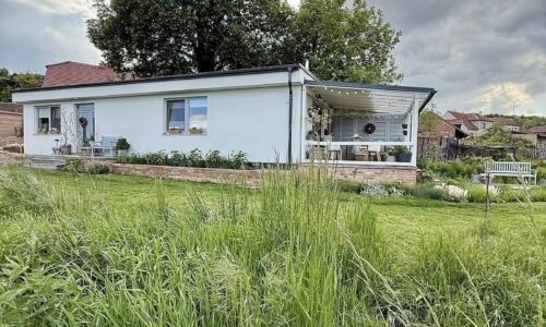 Starý dom museli zbúrať, nový dodnes nestojí. Rodinu z Brna zachránilo netradičné riešenie