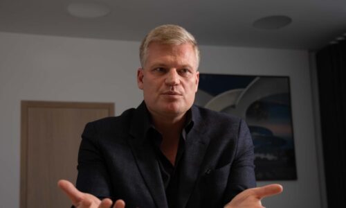 Filip Turek se znelíbil konspirátorům, prý slouží iluminátům. Stačilo jediné gesto