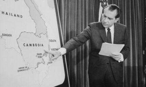 Vyzerá že Trump bombardovaním kopíruje Nixona