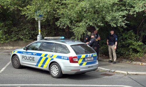 Poplach v Praze: Střílelo se po autech, na místě zasahuje policie