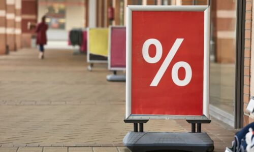 Češi jsou největšími lovci slev v Evropě. K nákupům podle ceny jsme tlačeni, říká analytik