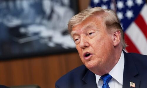 Trump už označil Hormuz za území USA. Žije v bludu, reagovali Íránci a přidali varování
